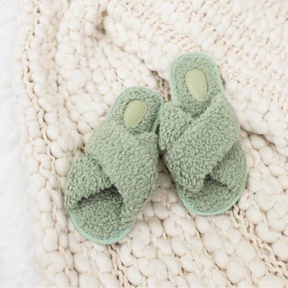 Fuzzy Slippers - Picture 1 of 1
